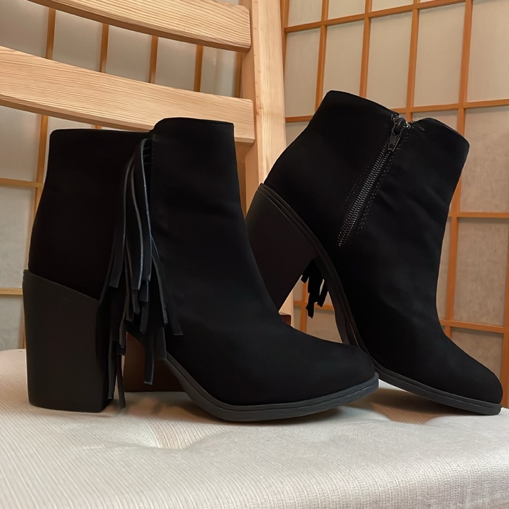 DIVIDED by H&M Black Suede Fringe Boot Size 7